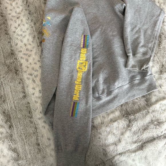 Vintage Disney Graphic Crewneck - Picture 4 of 5